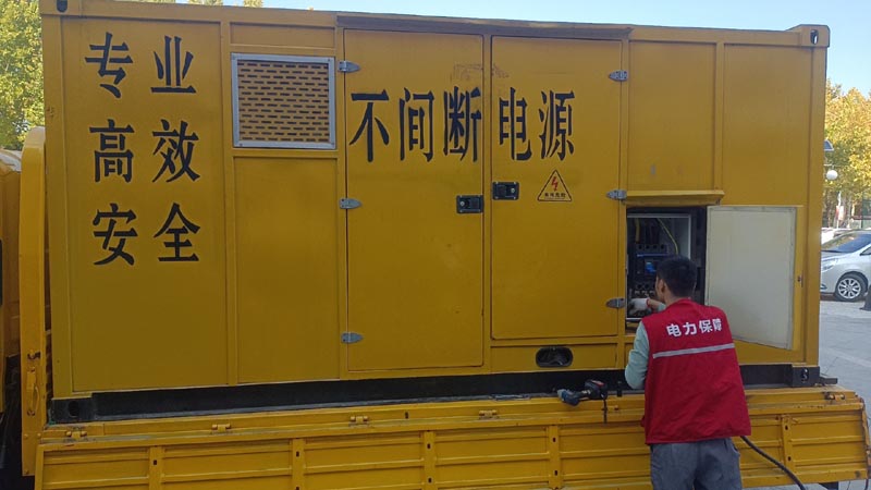 通城柴油发电机组和UPS电源配合使用时，如何避免切换过程中的电力中断？
